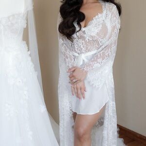 Elegant White Lace Robe